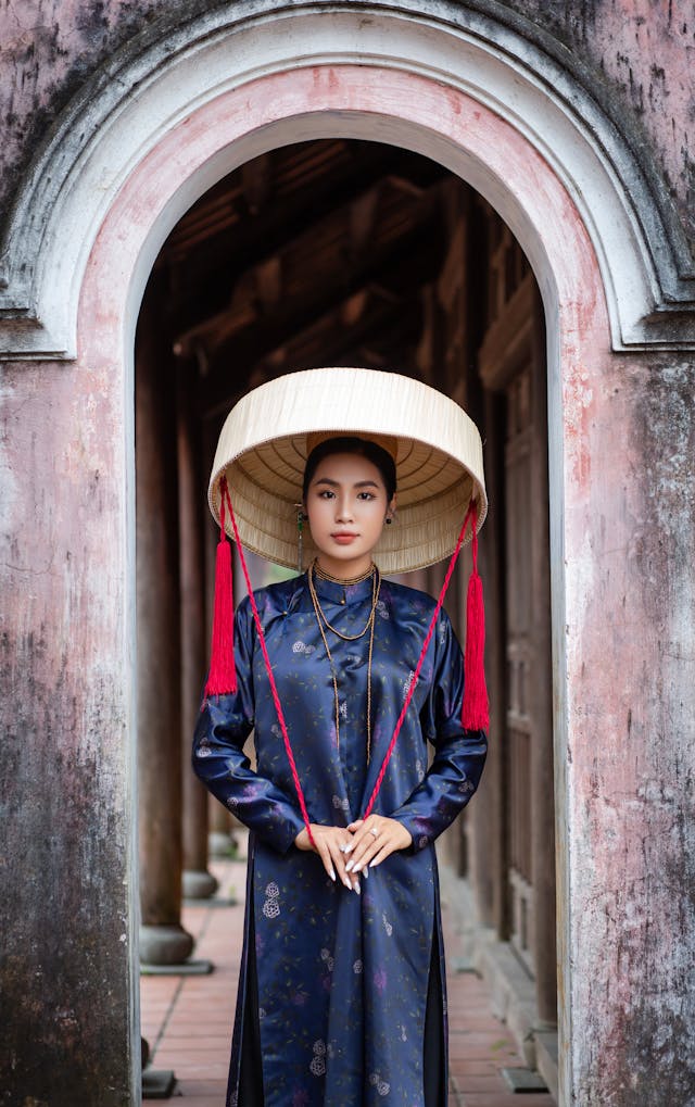 Vietnamese girl - Hoi An Ancient Town